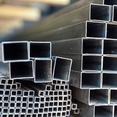 Труба нержавеющая квадратная электросварная прямошовная AISI 304 10х10х1,4 мм